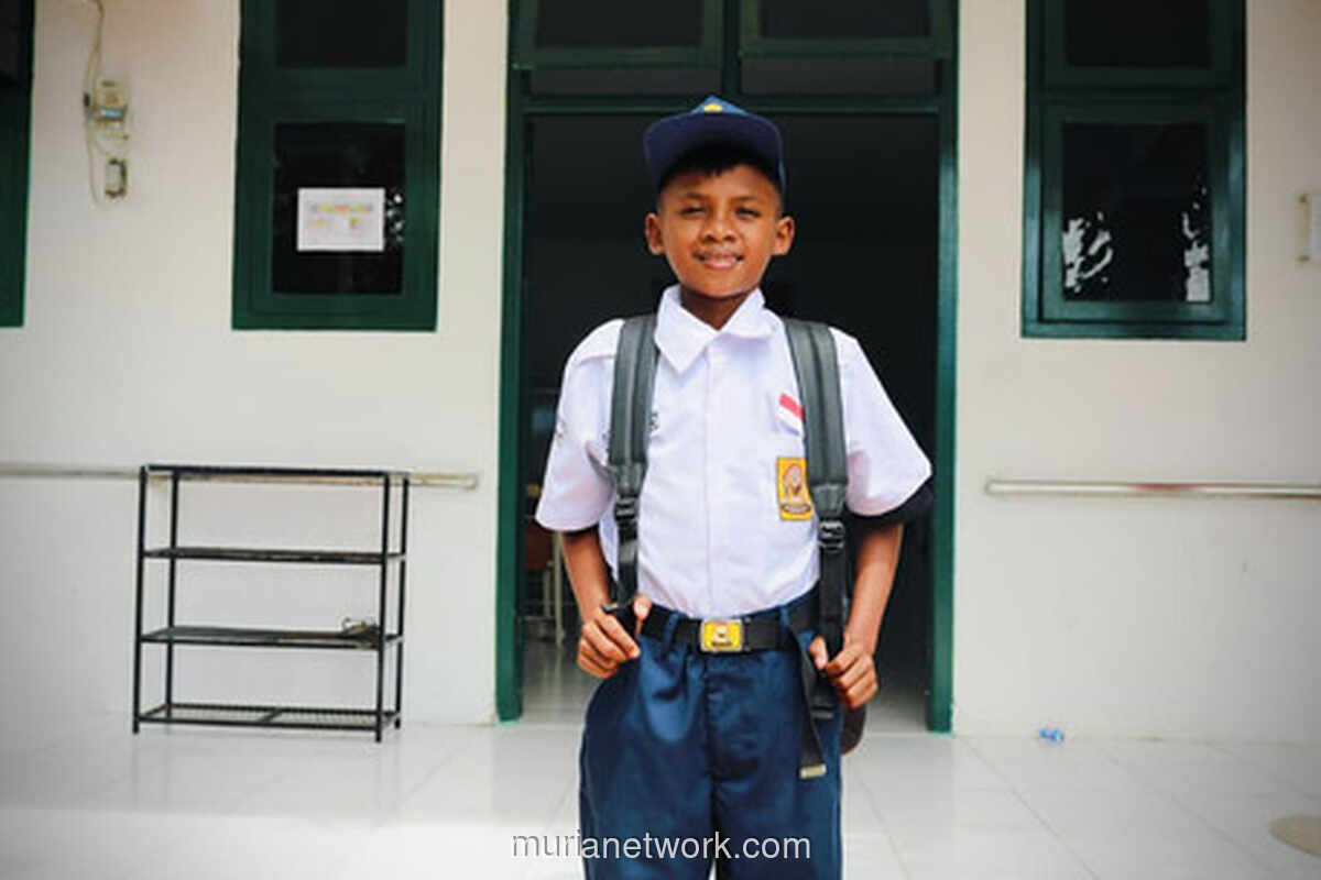Topi Robek dan Mimpi Lebaran Albert, Bocah Pala yang Kini Punya Harapan Baru