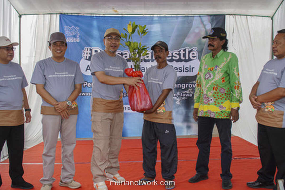 Nestlé dan Warga Pasuruan Tanam Ribuan Bakau untuk Selamatkan Pesisir