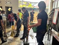 Dua Hari Berjuang, Brimob Kembalikan Kesucian Masjid yang Terendam Lumpur