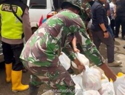 Andre Rosiade Turun Langsung ke Malalak, Serahkan Bantuan dan Janjikan Perbaikan Jembatan Vital