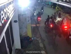 Puluhan Remaja Serbu Motor dengan Brutal di Surabaya