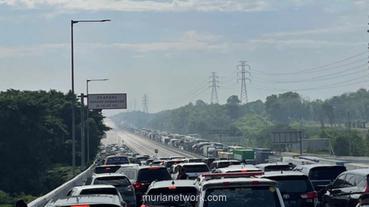 Truk Mogok di Lajur Pertama, Tol Jakarta-Cikampek Macet Parah