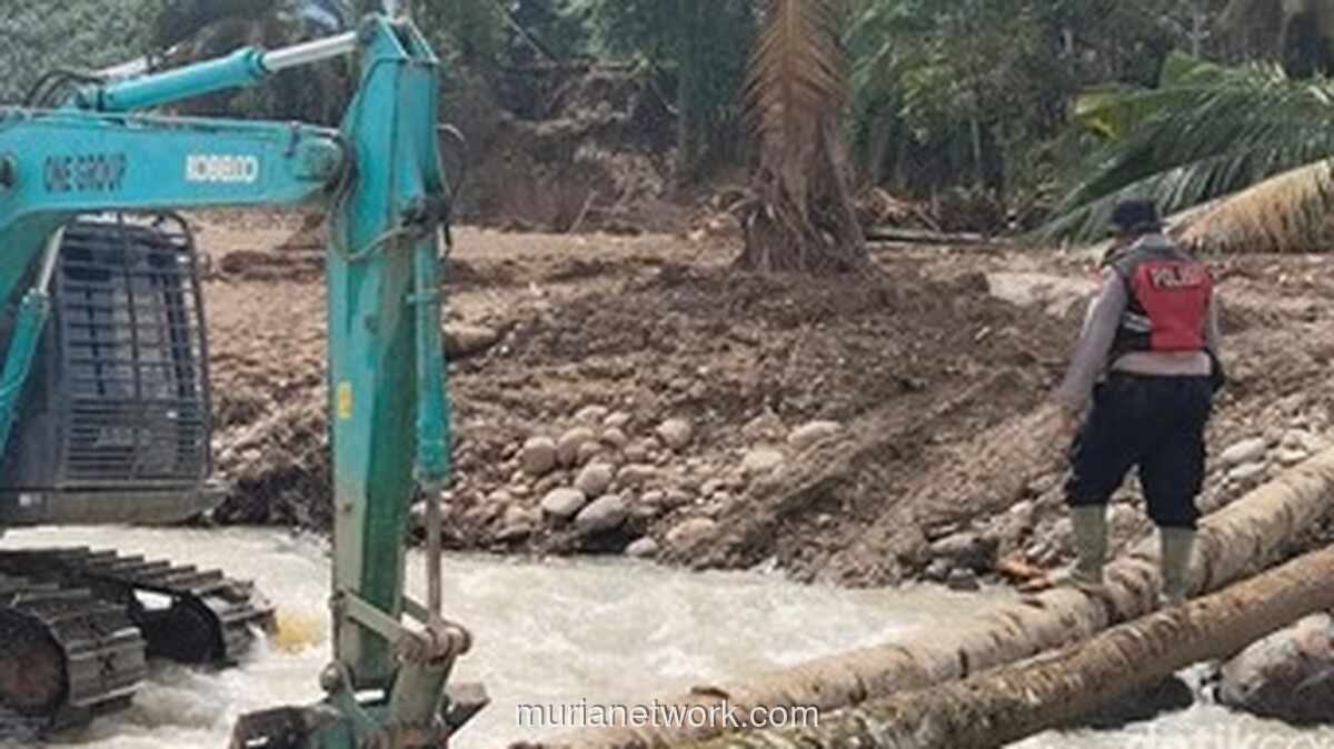 Jembatan Darurat di Agam Hanyut, Polisi Sumbar-Riau Gotong Royong Bangun Kembali