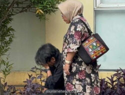 Tangis dan Harap di Depan Pos DVI: Keluarga Korban Kebakaran Kemayoran Menanti Kepulangan