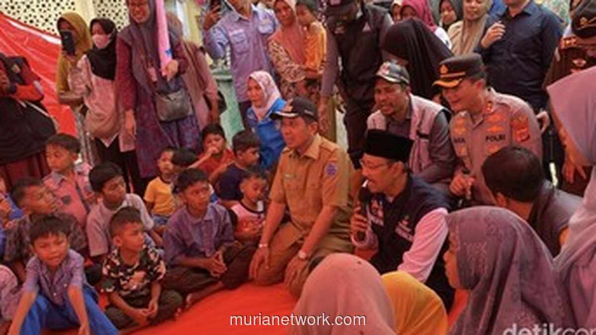Gus Ipul Nyanyikan Salawat Bersama Anak-anak Korban Longsor Pidie Jaya