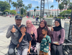 Keluarga Tangerang Reli Naik Turun Kereta Demi Pesona Kota Tua