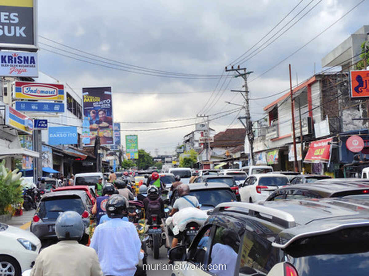 Yogyakarta Siaga 7 Juta Wisatawan, Parkir Liar di Stasiun Tugu Jadi Sorotan