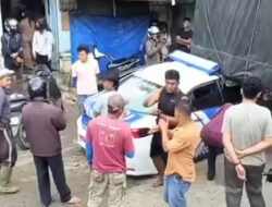 Mobil Patroli Pengawal Jenazah Korban Banjir Bandang Tertabrak Truk di Jalur Sitinjau Lauik