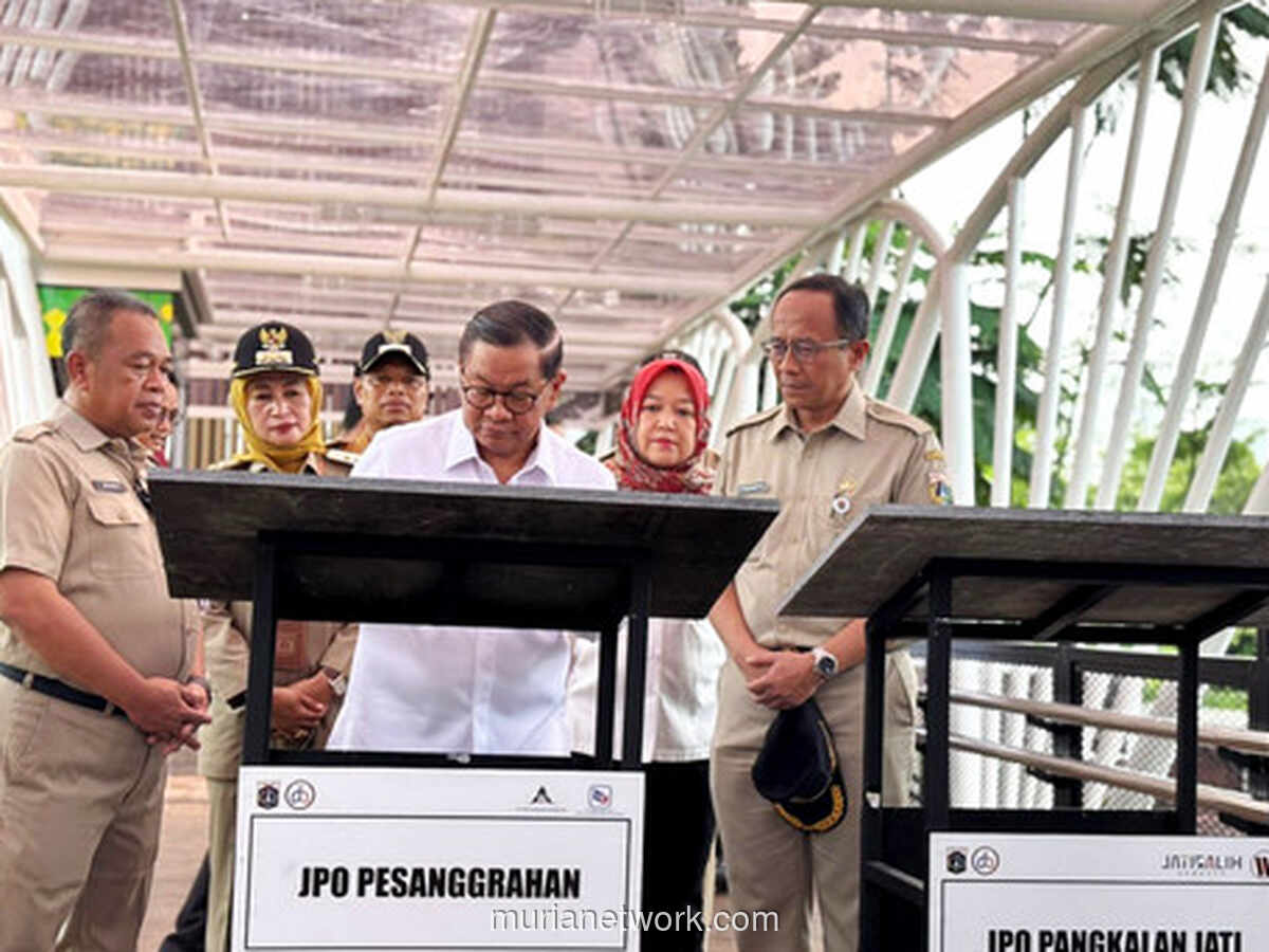 Gubernur DKI Resmikan Dua JPO Antipencurian dengan Ornamen Penuh Makna