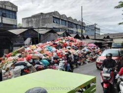 Gunungan Sampah di Tangsel Tak Kunjung Surut, Warga Tutup Hidung Melintas
