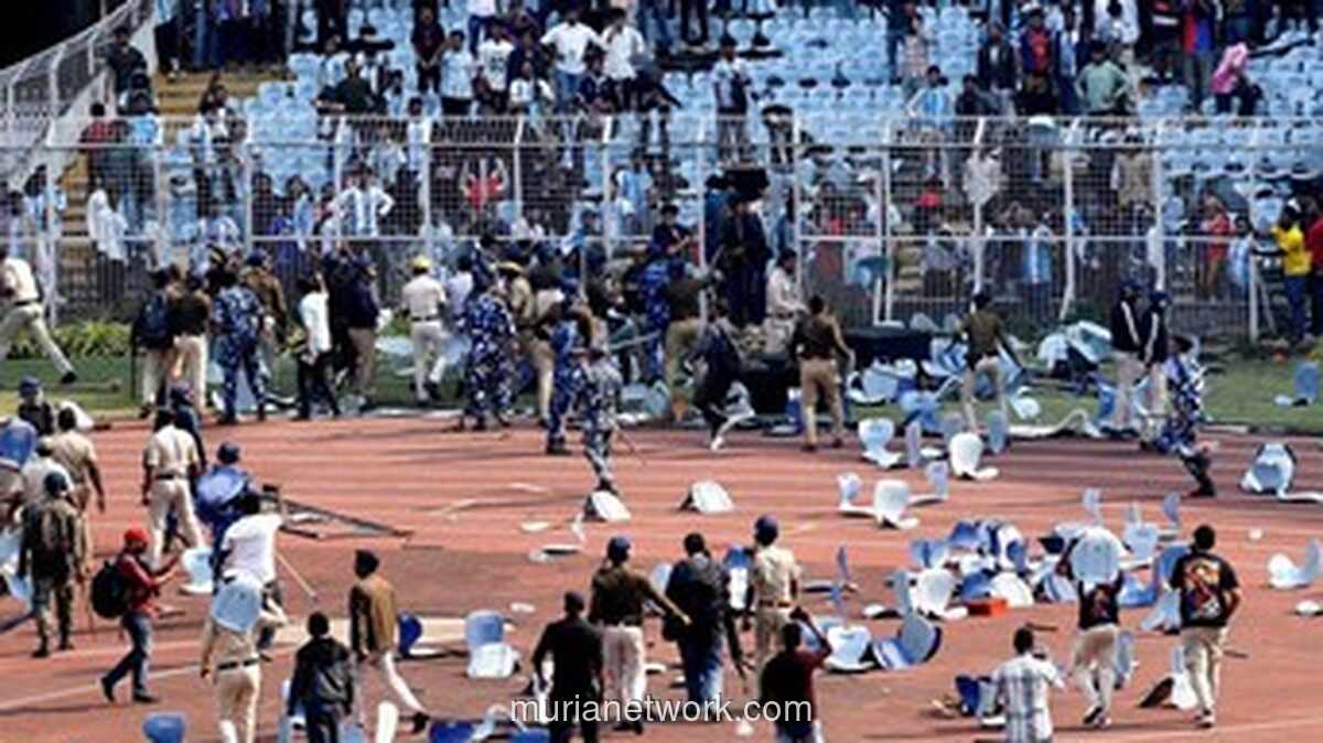 Kursi Beterbangan di Kolkata Saat Penampilan Singkat Messi Picu Amuk Fans