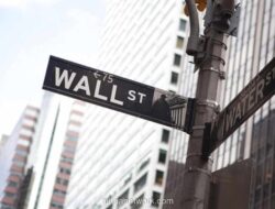 Wall Street Meroket Didorong Inflasi Melandai dan Demam AI