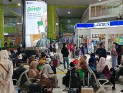 Gambir Dipadati Belasan Ribu Penumpang di Awal Gelombang Mudik Nataru