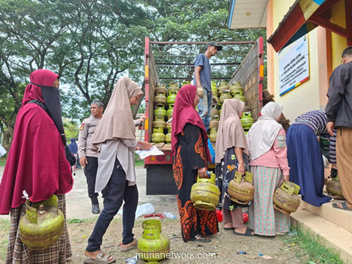Antrean Panjang di Blang Bintang, Warga Berebut Gas Elpiji Usai Gempa