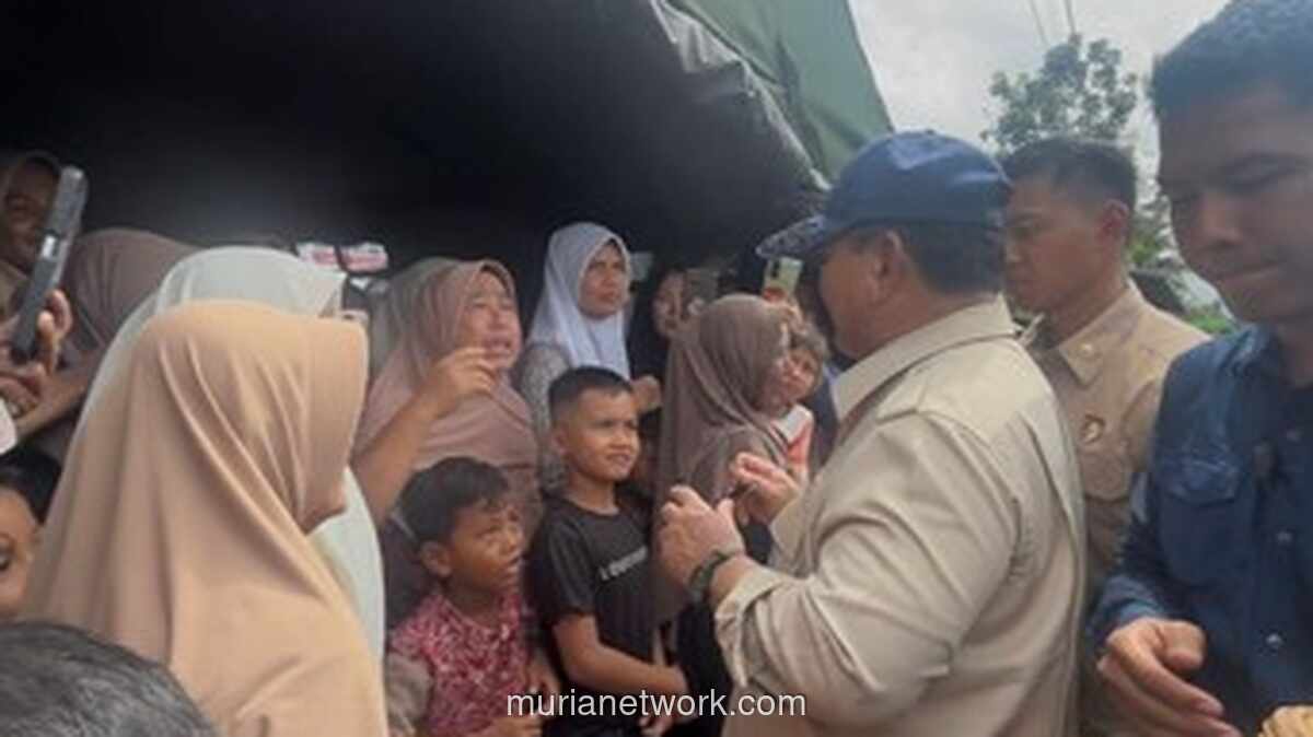 Prabowo Dekati Pengungsi Bireuen, Dengar Curhat dan Cium Kening Balita