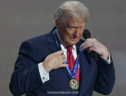 Infantino Dihadiahi Trump Penghargaan Perdamaian FIFA, Kontroversi Langsung Menyeruak