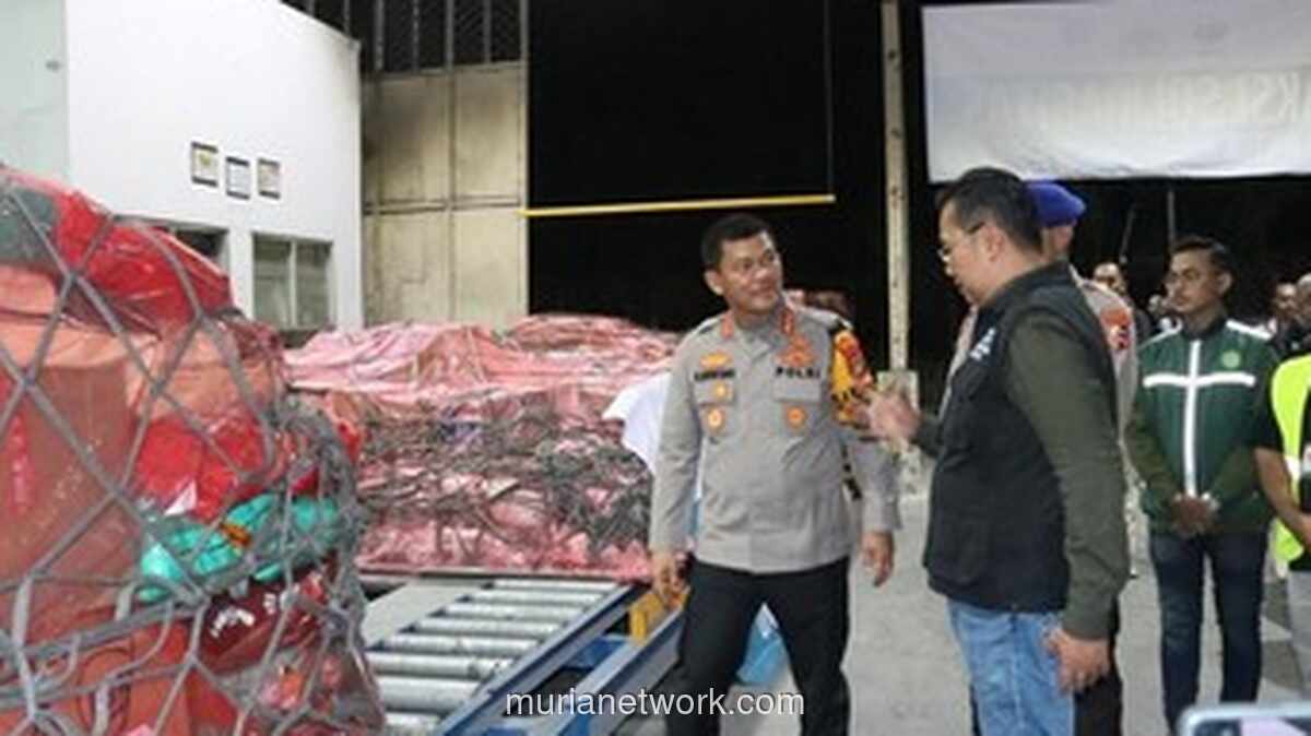 Bantuan 160 Ton Logistik Polri-WWF Tiba di Aceh Lewat Udara