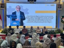 Menteri P2MI Jadi Bapak bagi Anak-anak Pekerja Migran di Acara Penuh Canda