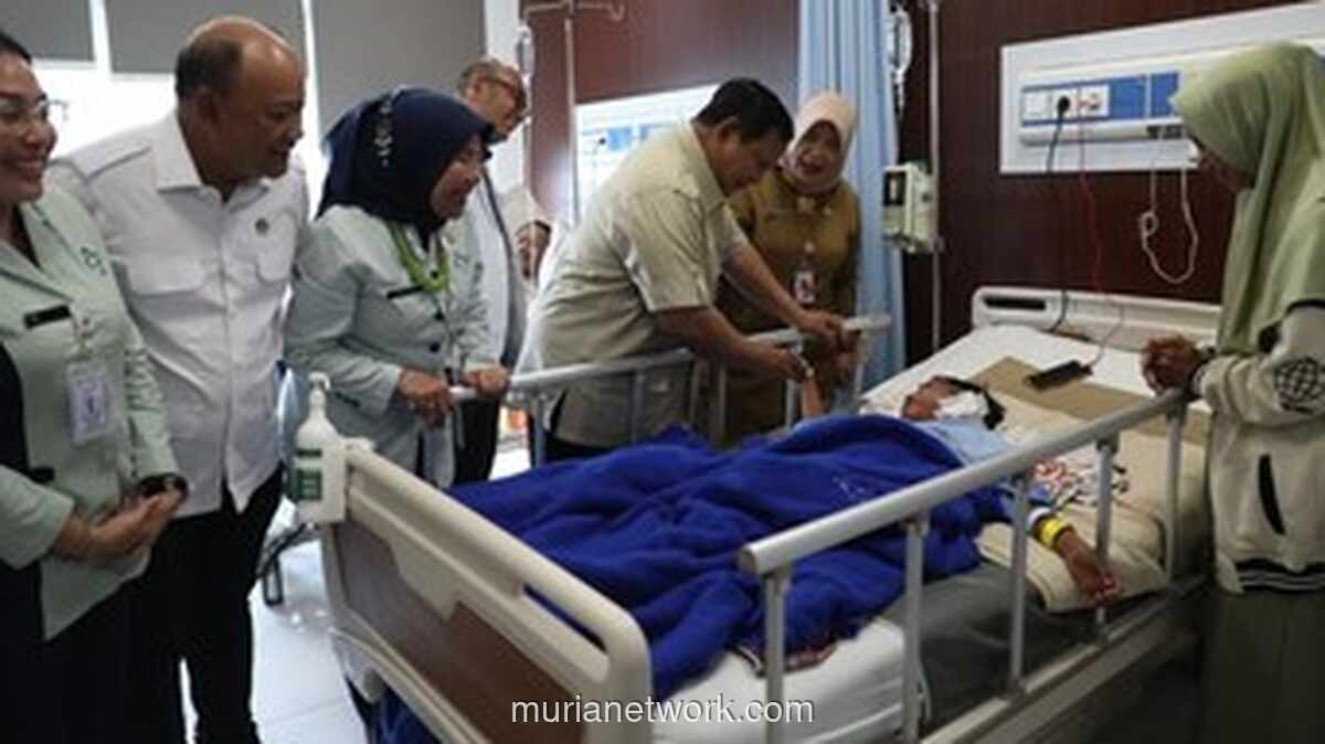 Presiden Prabowo Kunjungi Korban Tabrakan, Janjikan Ayam Goreng untuk Siswa yang Pulih