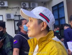 Aida Saskia Berjuang di Balik Sunyi: Komplikasi Kanker yang Menyulitkan Menelan