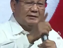 Prabowo Gebrak Meja: Aturan yang Tak Sesuai Pasal 33 Harus Dirombak