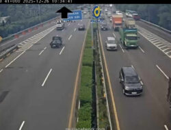 Truk Tangki Tabrak Pembatas, Lalu Lintas JORR Bekasi Macet Mengular