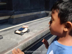 Balap Mobil Surya, Cara Seru Anak-Anak Bali Belajar Energi Bersih