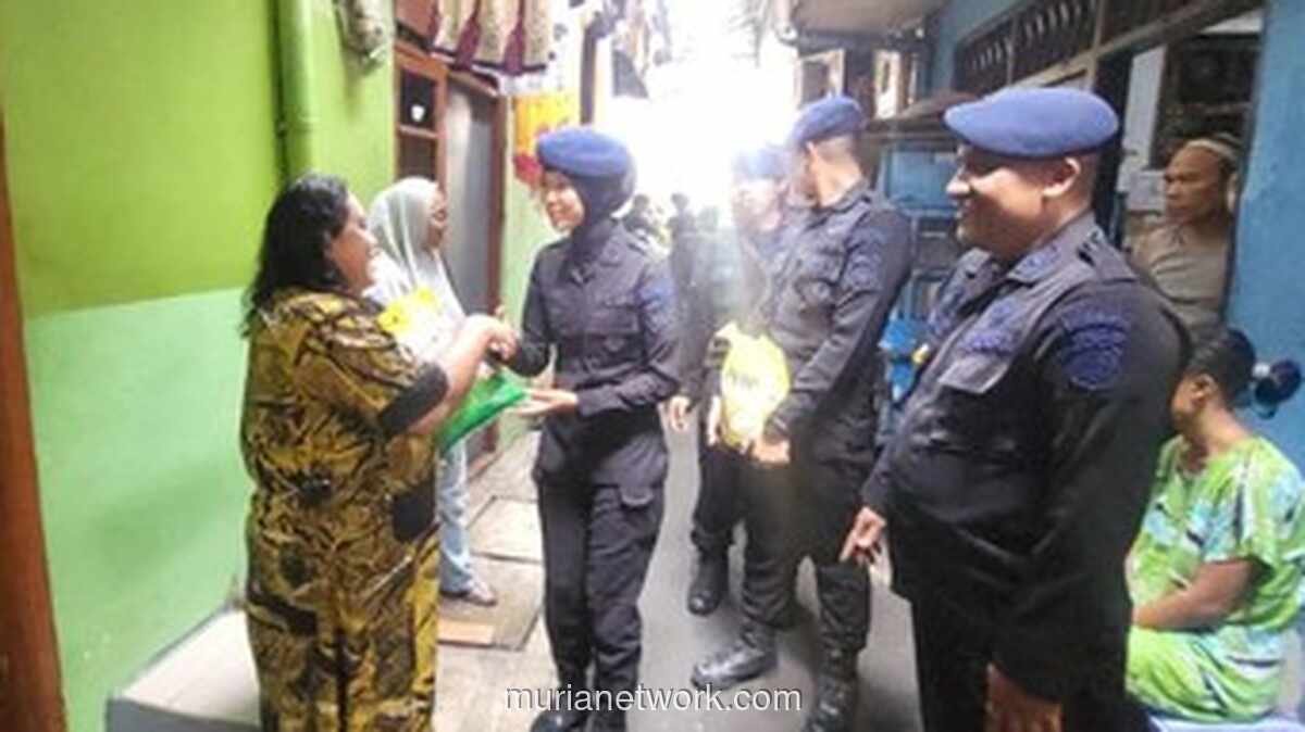 Brimob Bagi 625 Kg Beras di Kebon Sirih, Wujudkan Rasa Aman Lewat Kepedulian