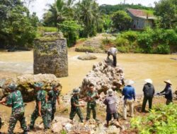 TNI Rampungkan Jembatan Gantung 80 Meter di Sukabumi, Akses Warga Dipulihkan