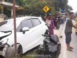 Remaja 16 Tahun Hilang Kendali, Empat Kendaraan Berantakan di Jalan Licin Lebak
