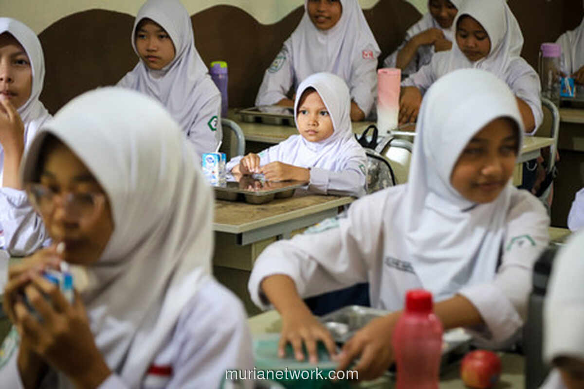 Program Makan Bergizi Gratis dan Tantangan Besar di Balik Segelas Susu