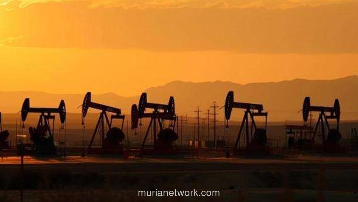 Harga Minyak Terjebak di Persimpangan: Ketegangan Geopolitik Vs Bayang-Bayang Surplus