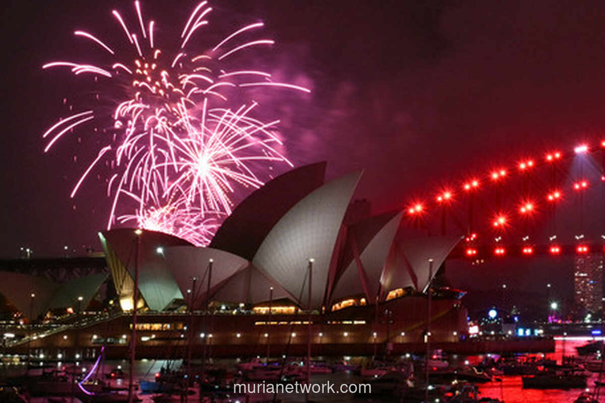 Cahaya Ponsel dan Kembang Api: Sydney Berduka di Malam Tahun Baru