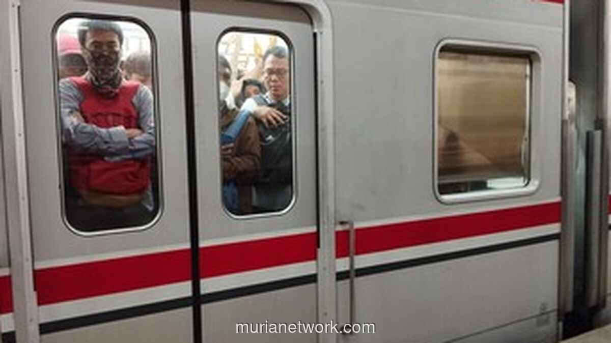 Sudirman Mencekam Usai Pesta, KAI Commuter Arahkan Penumpang ke Stasiun Lain