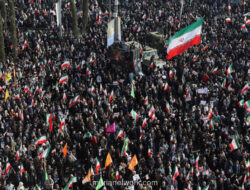 Riyal Iran Terjun Bebas, Warga Berhadapan dengan Harga Pangan yang Meledak