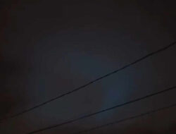 Cahaya Biru Misterius di Langit Padang, Ternyata Bukan Aurora