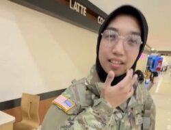 Pelukan Perpisahan di Bandara: Orang Tua Lepas Putri Berhijab Berangkat Jadi Tentara AS