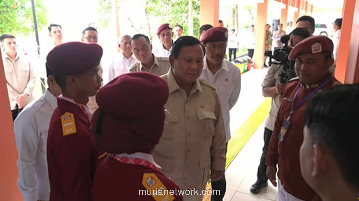 Prabowo Minta Guru Sekolah Rakyat Tampil Rapi, Bisa Libatkan TNI-Polri
