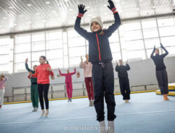 Di Balik Dingin yang Menusuk, Atlet Muda Kiev Tetap Melangkah di Aula Senam