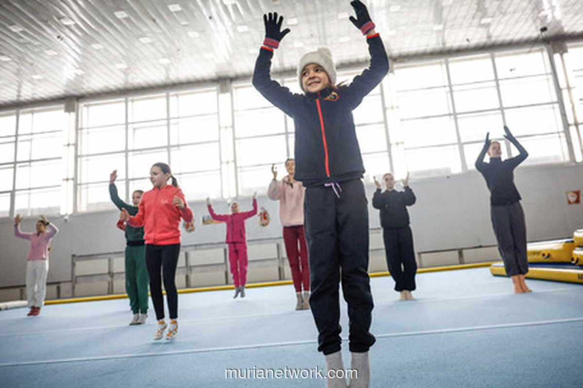 Di Balik Dingin yang Menusuk, Atlet Muda Kiev Tetap Melangkah di Aula Senam