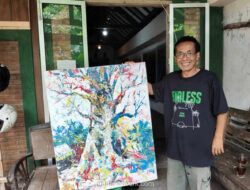 Seniman Tuksongo Abadikan Randu Alas Raksasa di Kanvas, Menolak Lenyapnya Ikon Desa