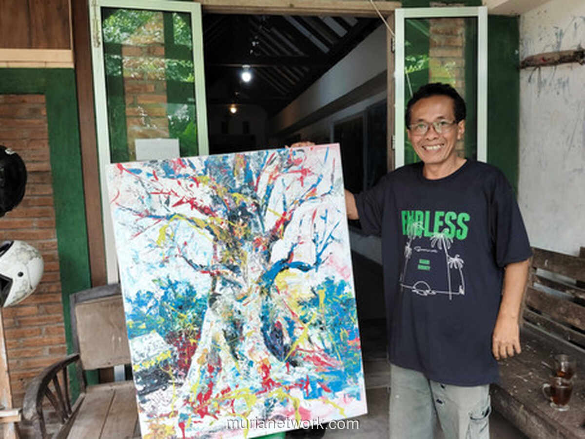 Seniman Tuksongo Abadikan Randu Alas Raksasa di Kanvas, Menolak Lenyapnya Ikon Desa