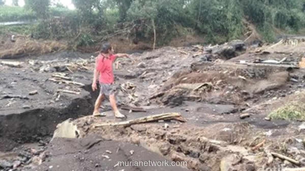 Ribuan Warga Lereng Slamet Masih Terjebak di Pengungsian Usai Banjir Bandang