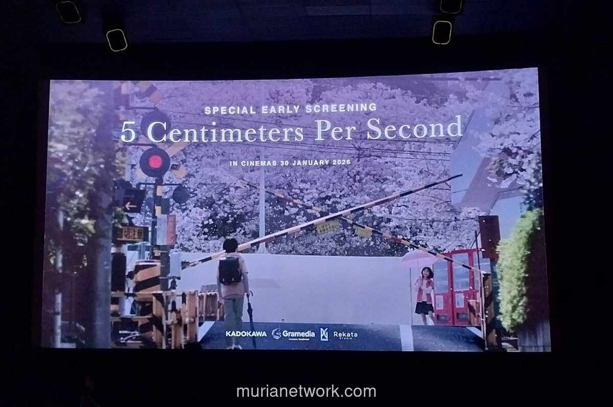 Makoto Shinkai Menangis Saat Tonton Adaptasi Live Action 5 Centimeters Per Second