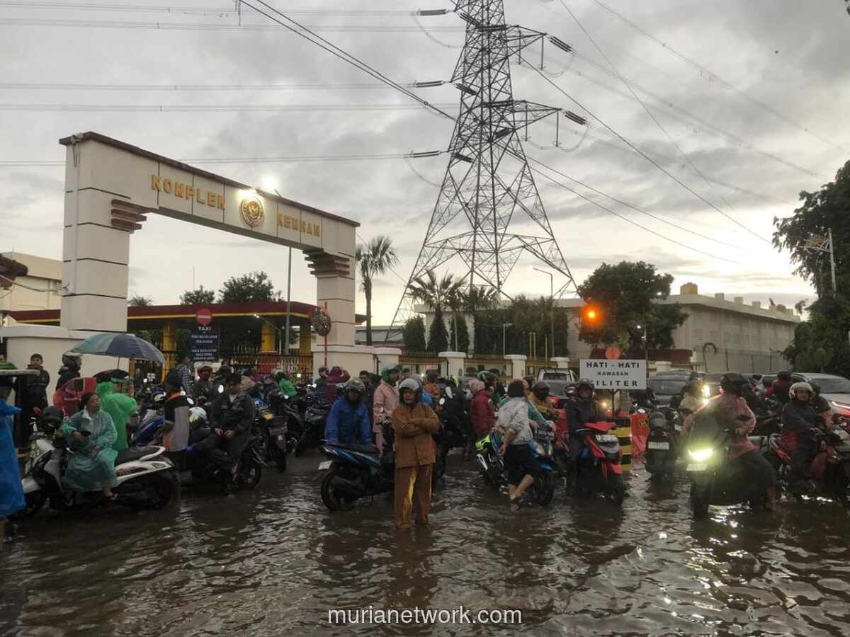 Banjir Landa Akses Halim, Penumpang Whoosh Diimbau Cari Jalur Alternatif