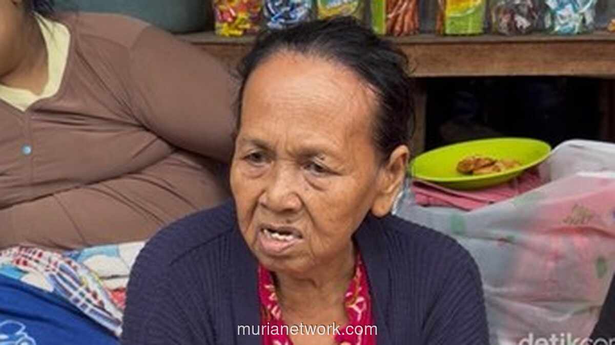 Di Teras Warung, Ani Menatap Genangan dan Kenyataan yang Tak Pernah Surut