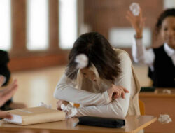 Di Balik Sorotan Murid Berprestasi, Ada Mereka yang Diam-diam Berjuang