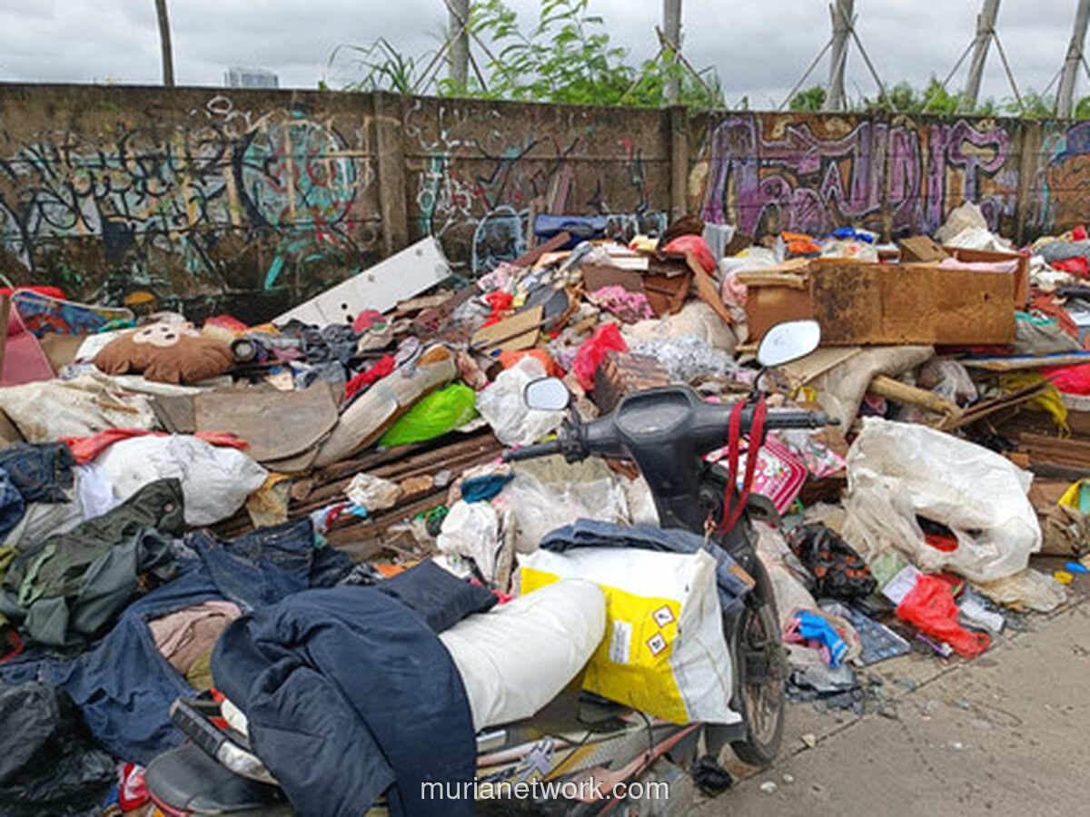 Gubernur DKI Soroti Sampah Warga sebagai Biang Kerok Banjir Jakarta Barat