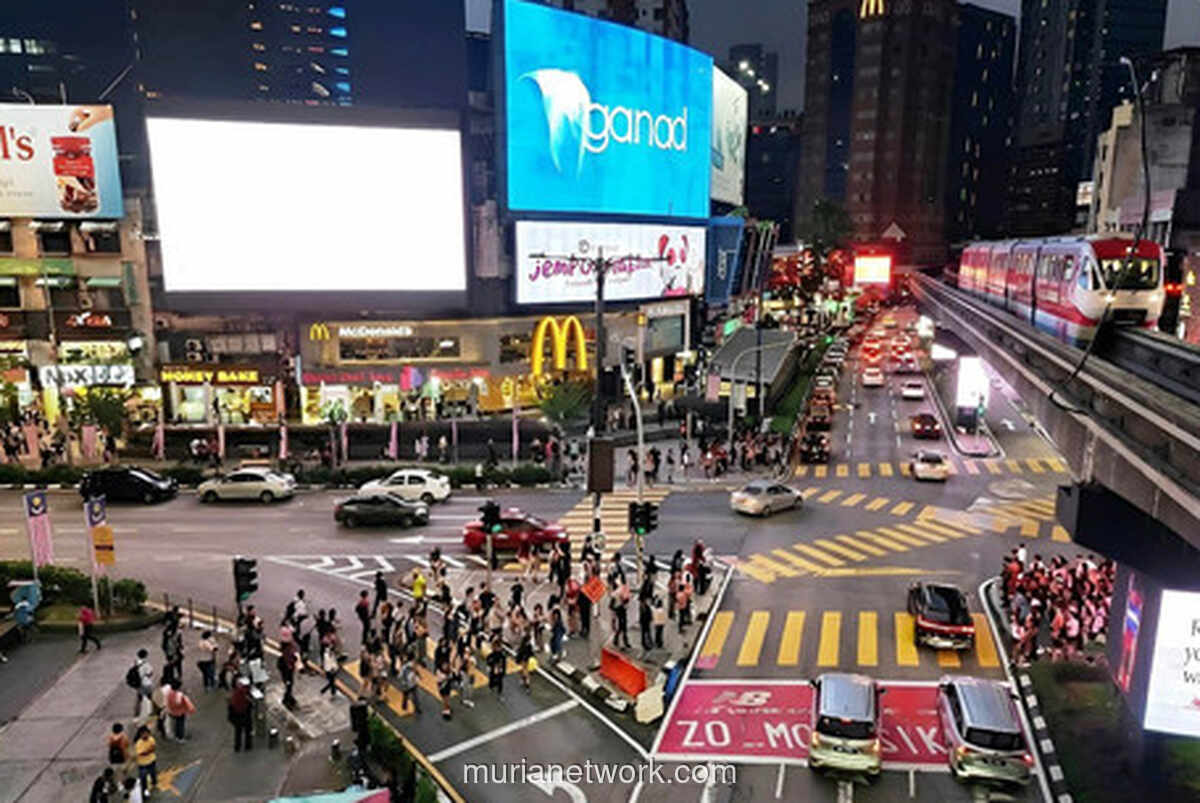 Betis Pegal di KL, Pantat Pegal di Jakarta: Belajar dari Toserba Wisata Malaysia