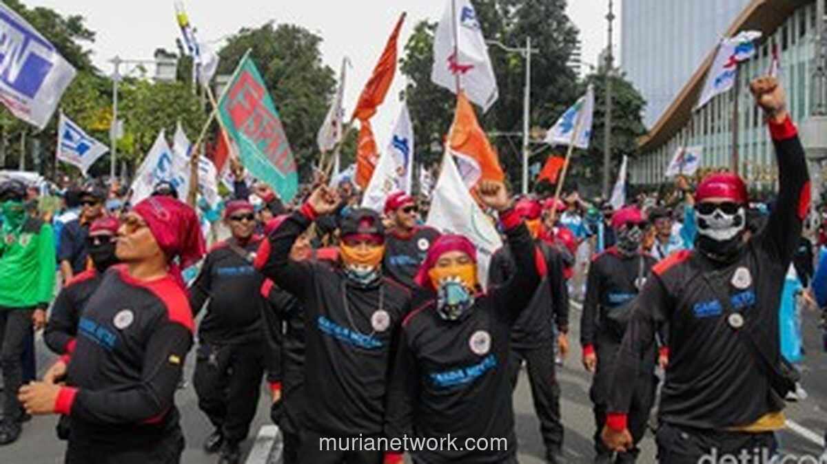 Buruh Tuntut Revisi UMP DKI Rp5,89 Juta, Tolak Pilkada Lewat DPRD
